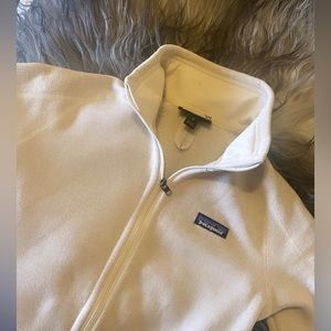 SALE! Women’s small Patagonia zip up fleece like new cream excellent condition!
